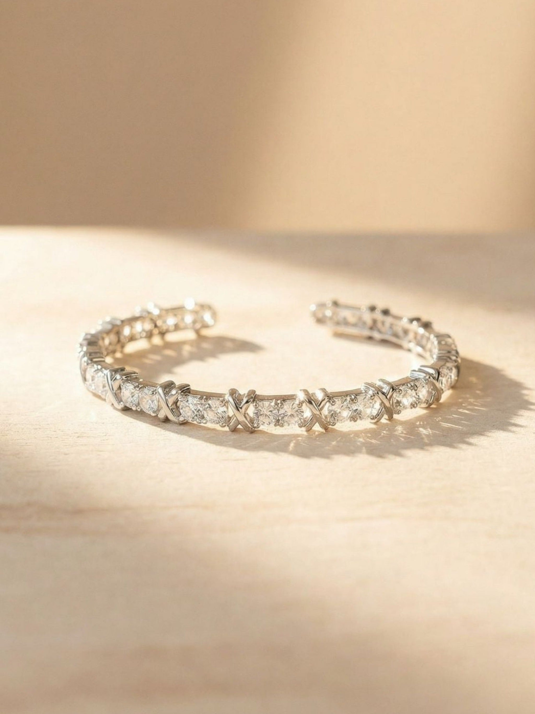 Blanche Bangle
