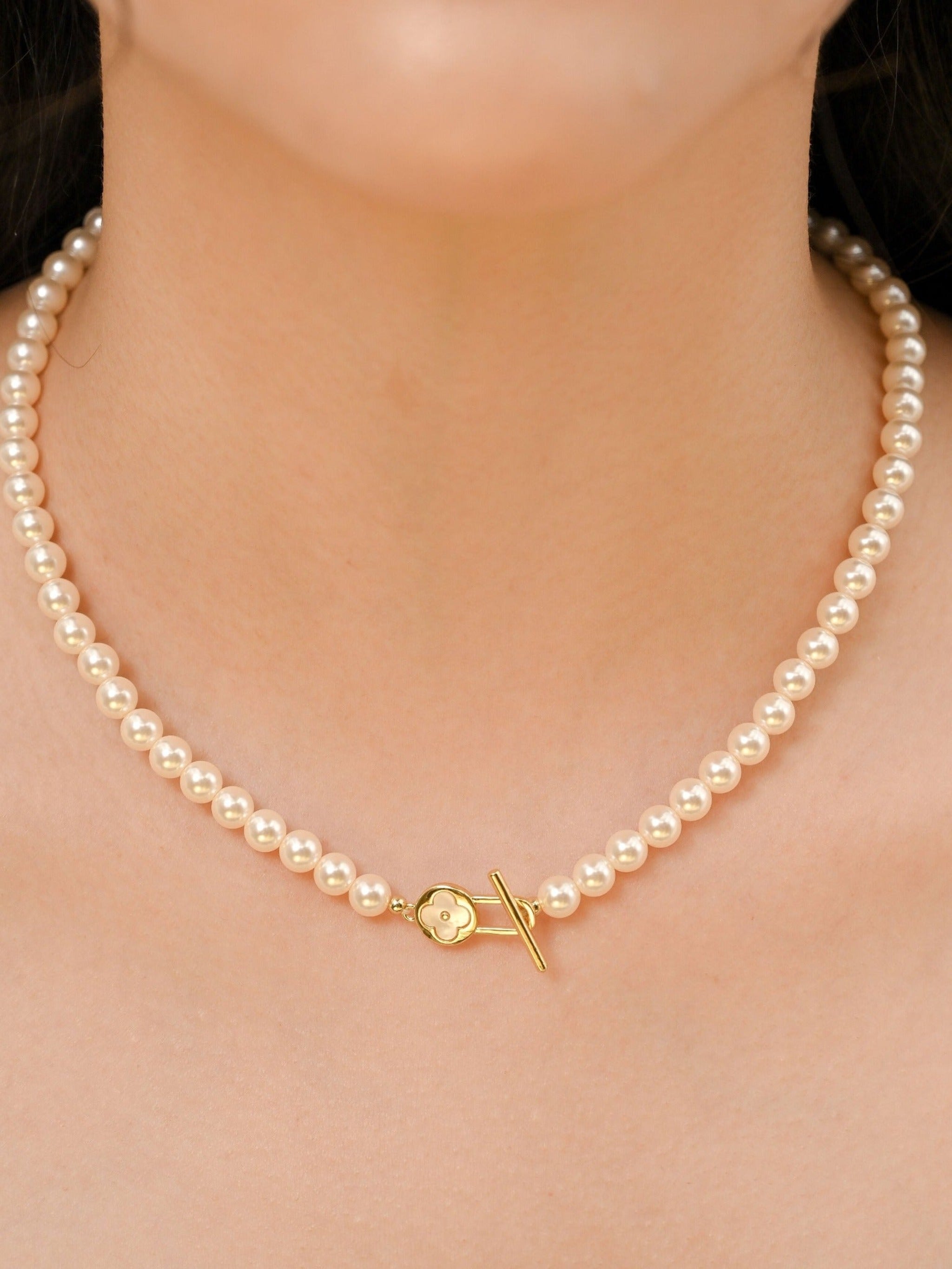 Viviette Necklace
