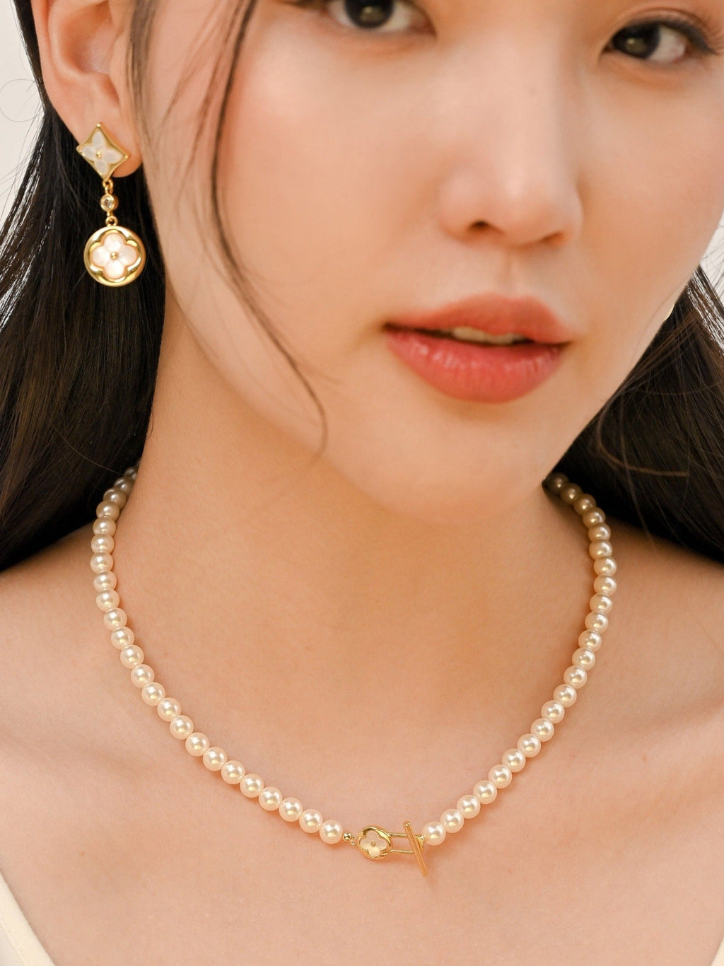 Viviette Necklace