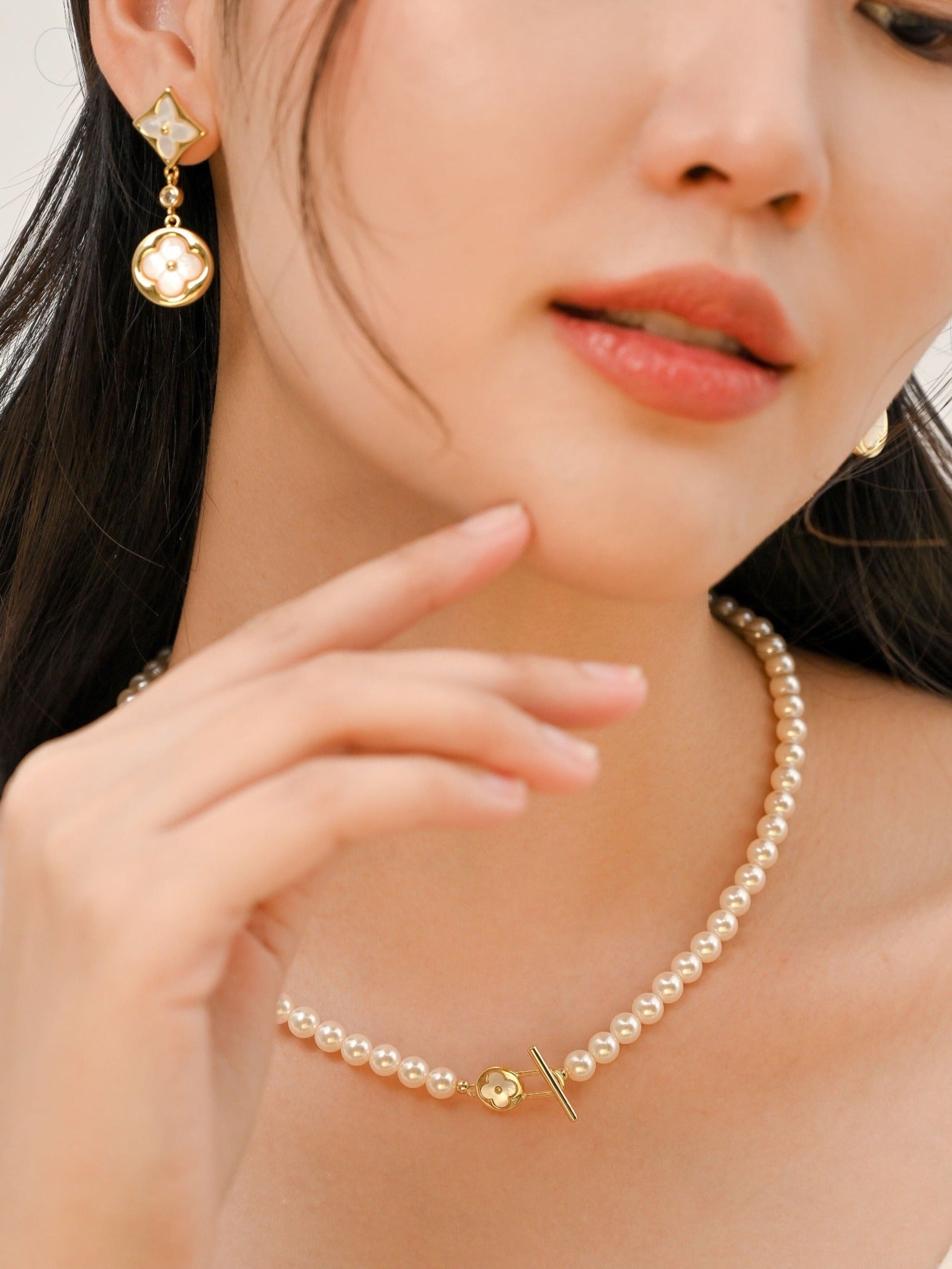 Viviette Necklace