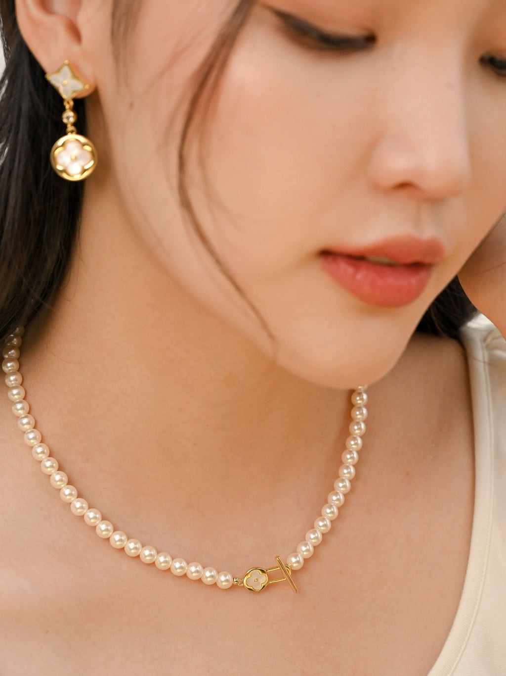 Viviette Necklace