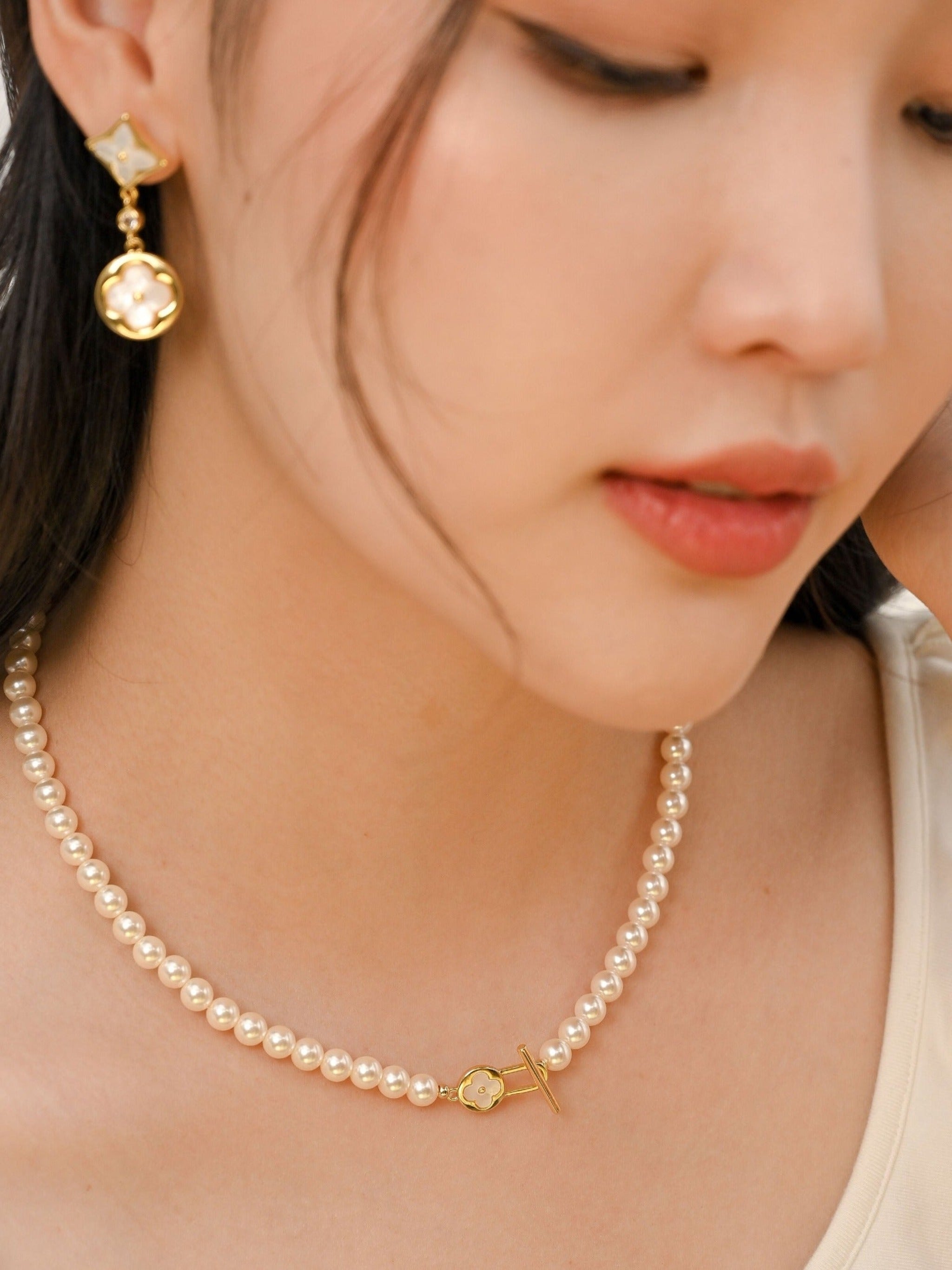 Viviette Necklace