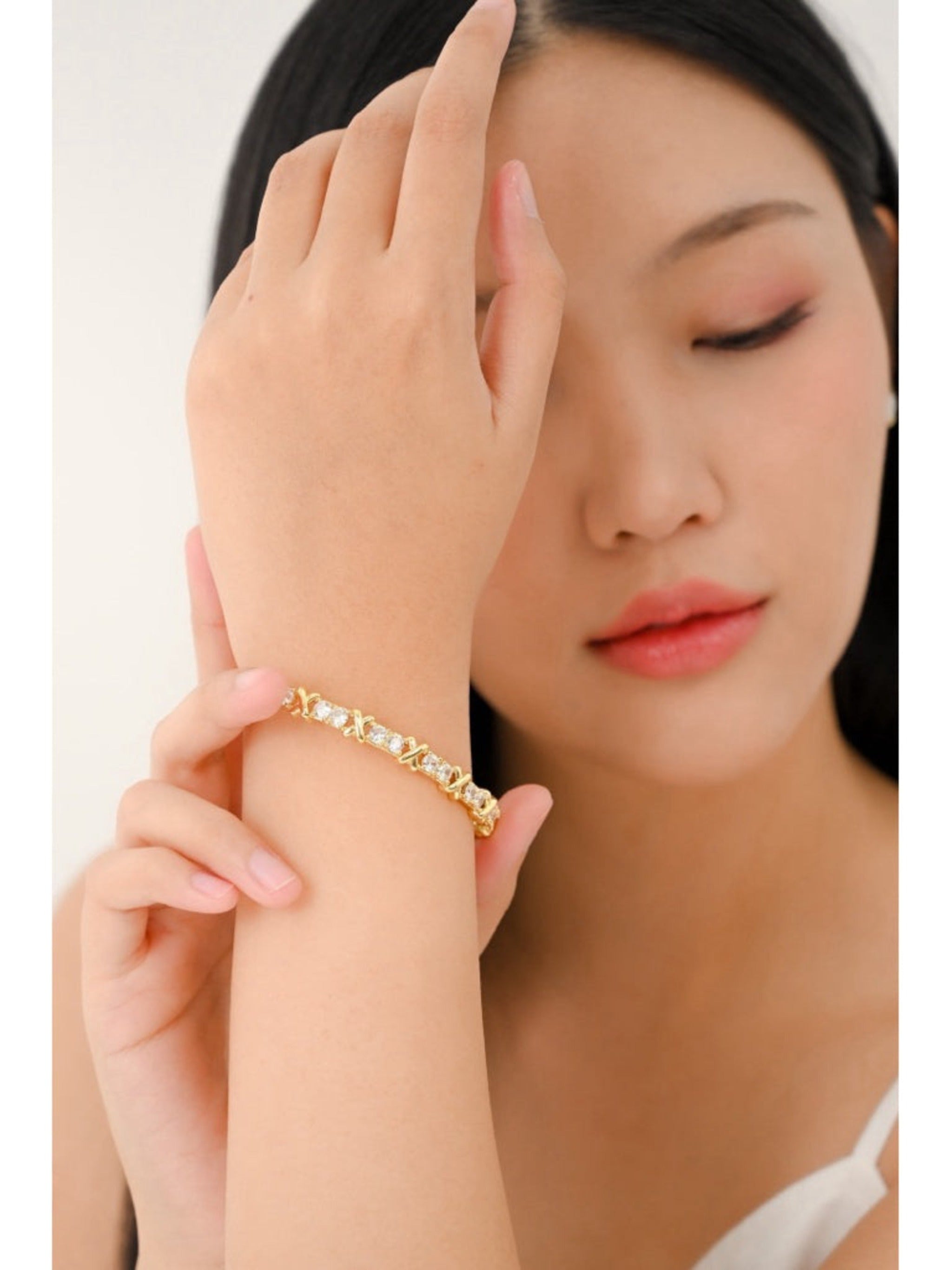 Blanche Bangle