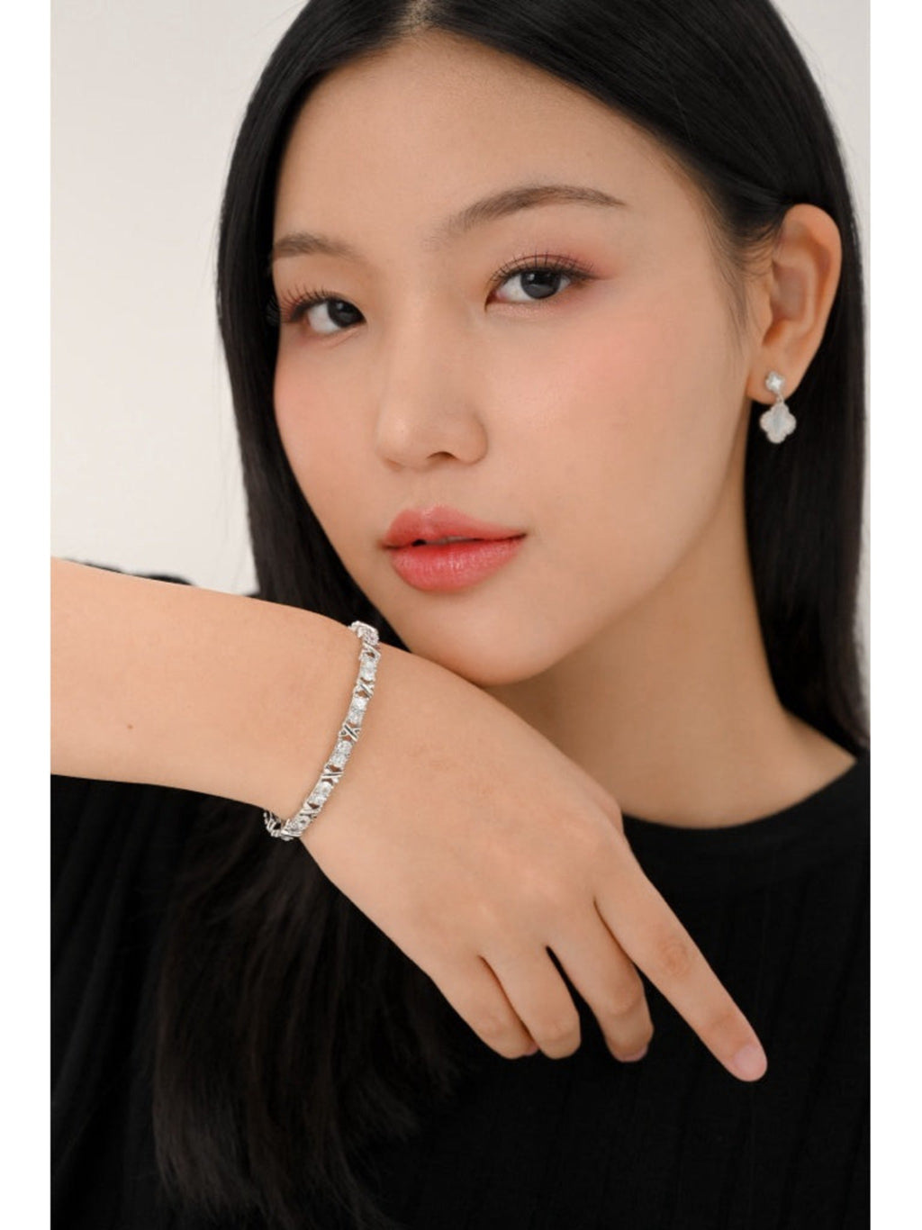 Blanche Bangle