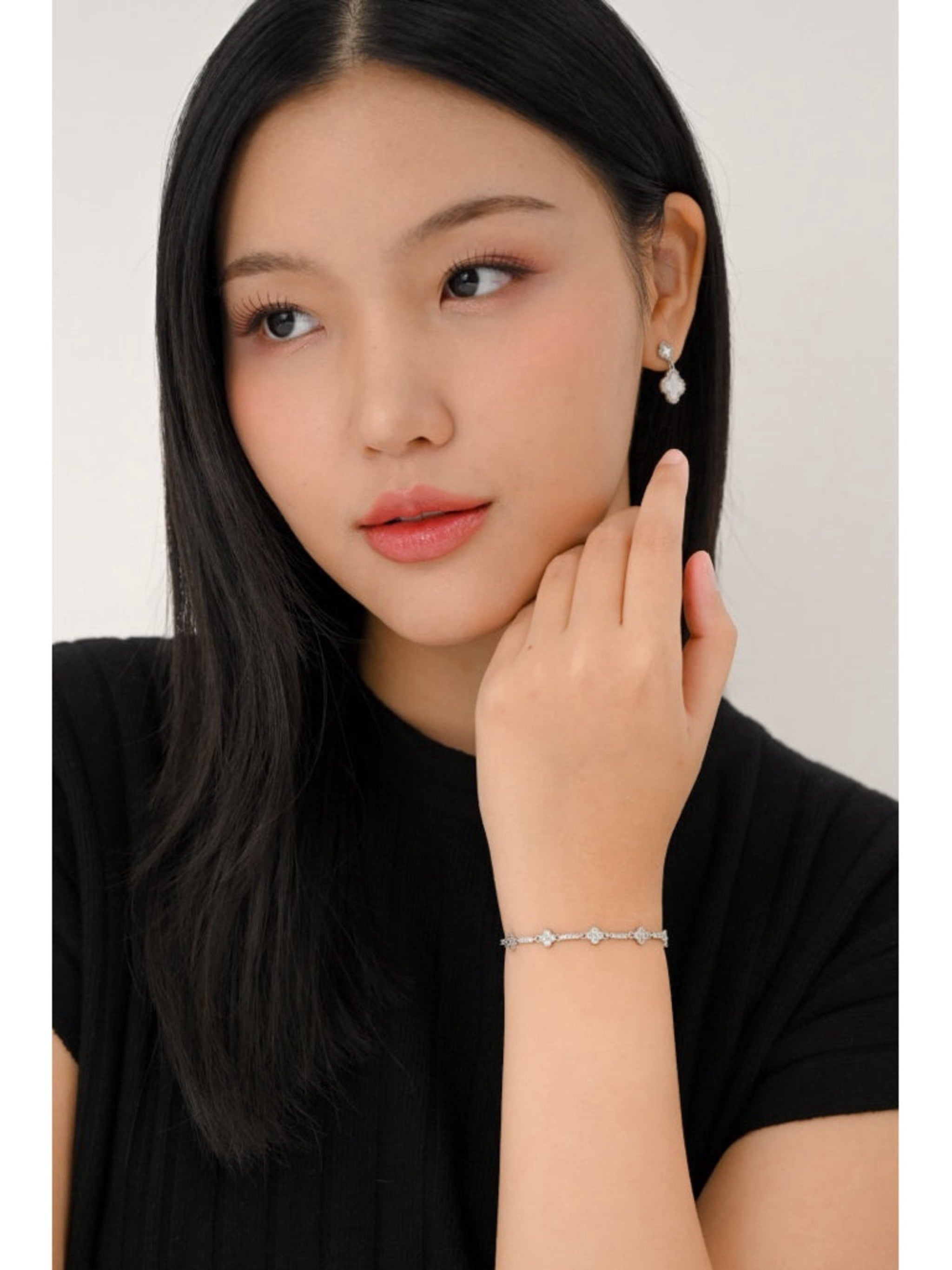 Blanche Bangle