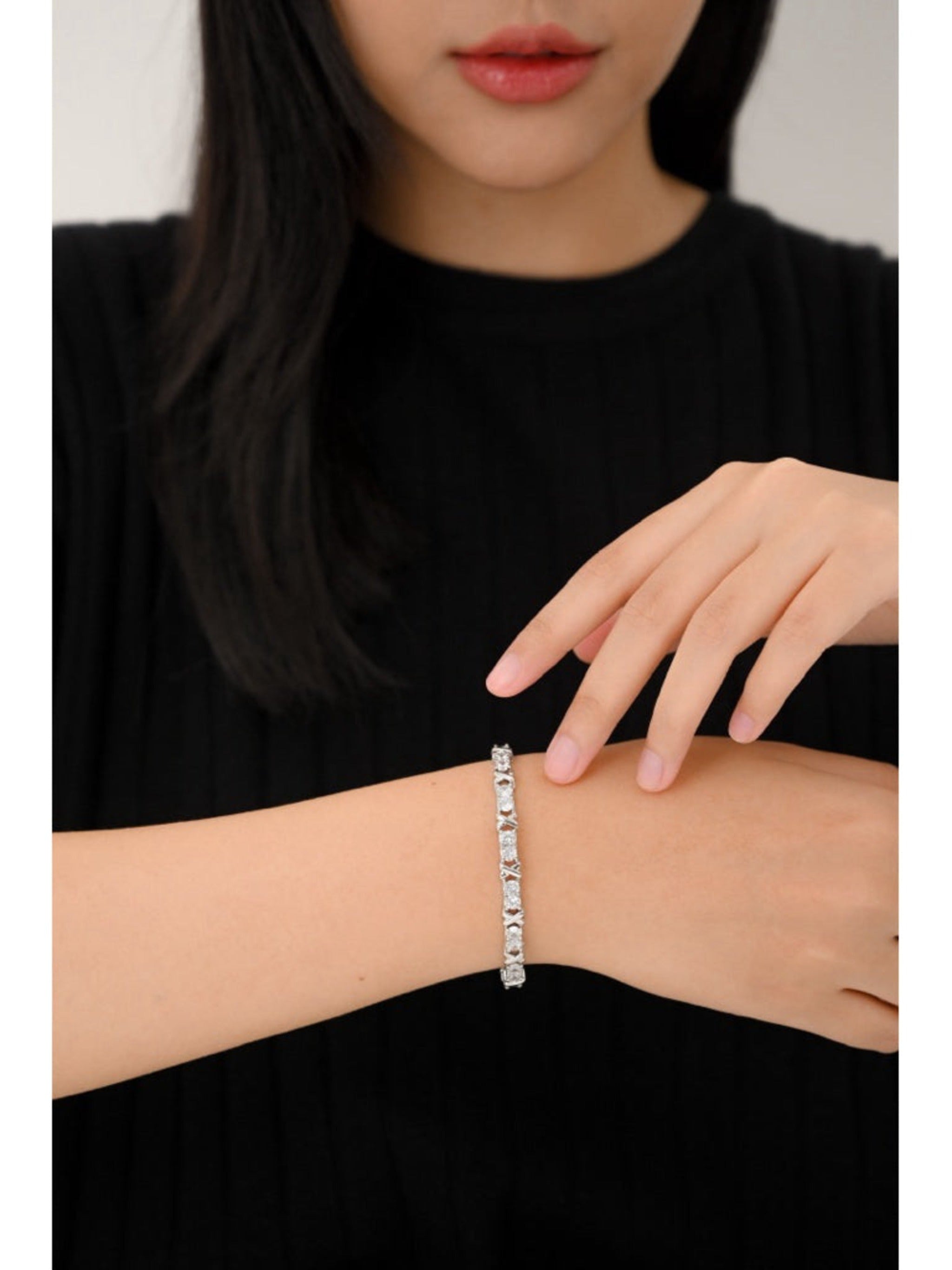 Blanche Bangle