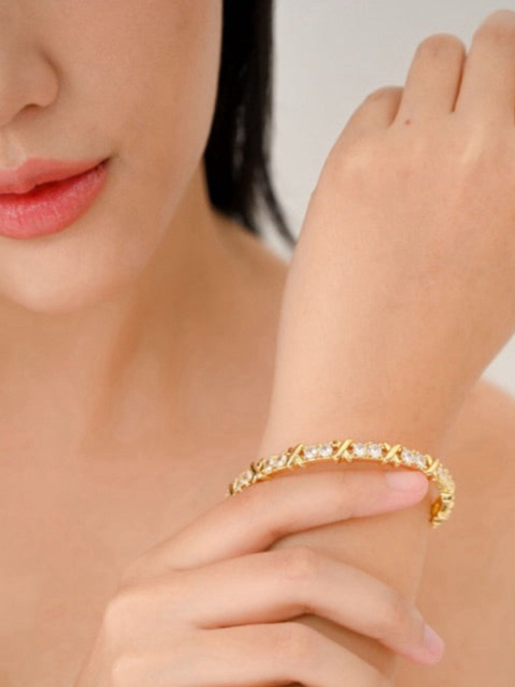 Blanche Bangle