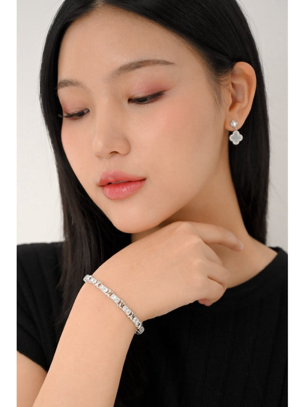 Blanche Bangle